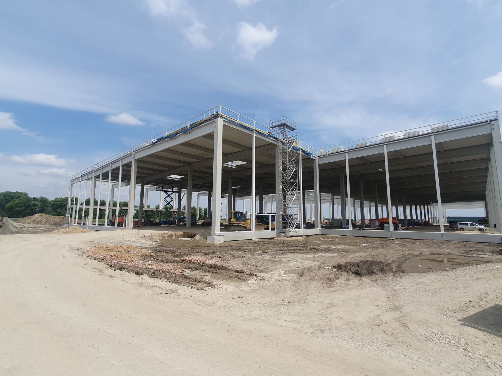Works have commenced on the installation of electrical power, telecommunication systems, and technical security systems at the "CTP SIM6" facility...